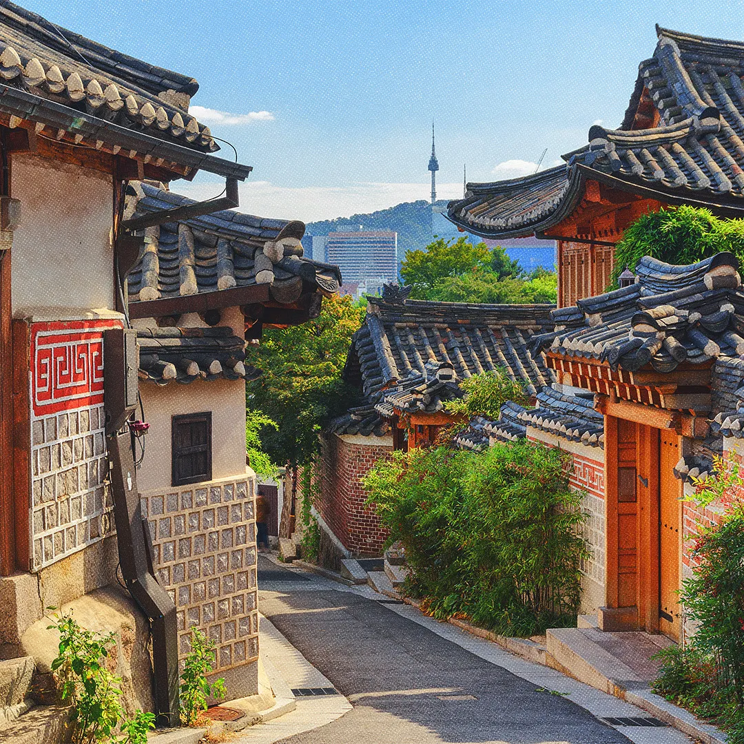Une allée étroite de maisons traditionnelles coréennes.