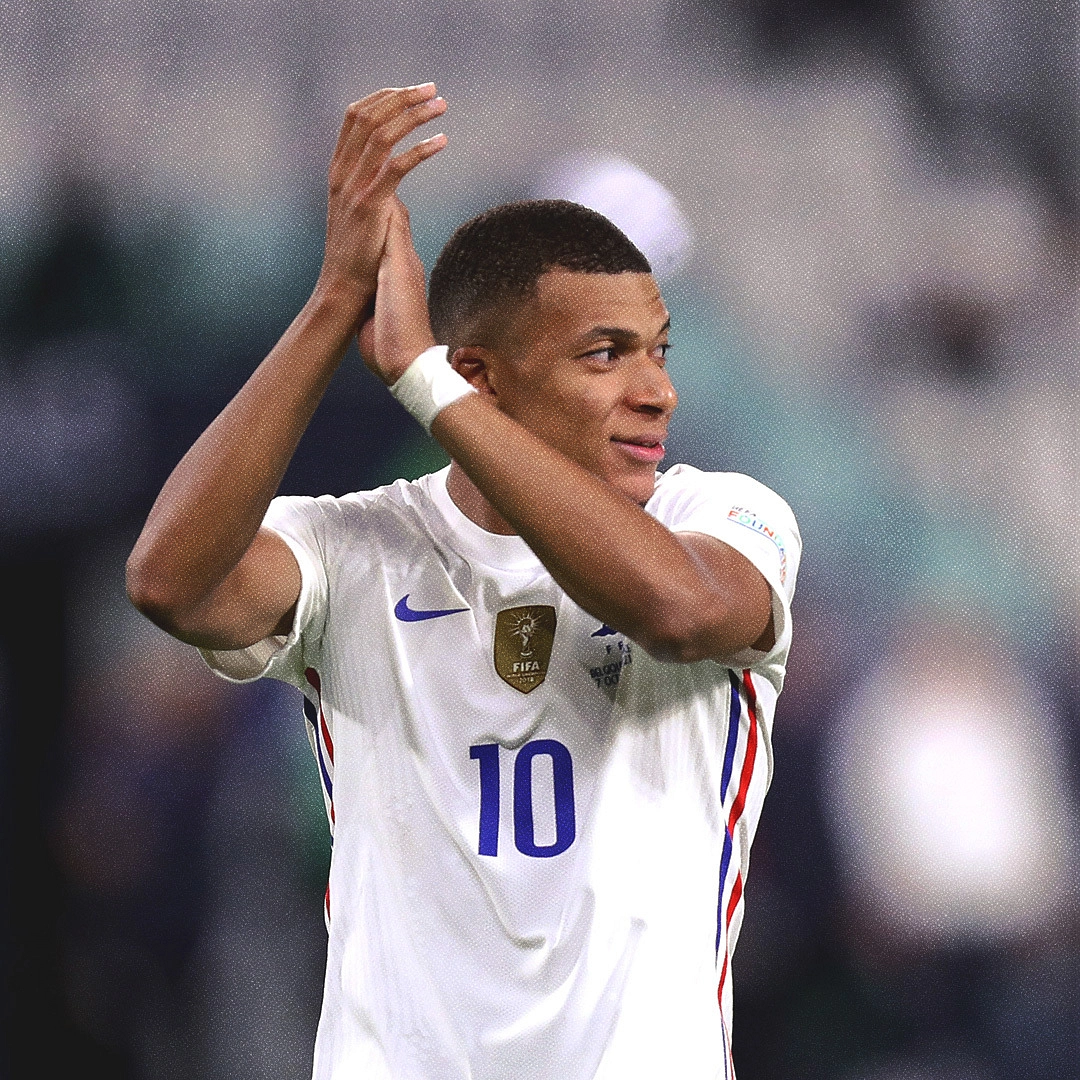 Kylian Mbappé célèbre après avoir remporté le match de demi-finale de la Ligue des Nations entre la Belgique et la France.