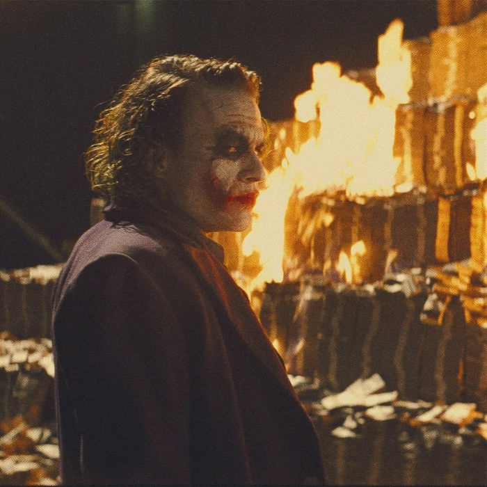 Heath Ledger interprétant le Joker dans The Dark Knight : Le Chevalier noir.